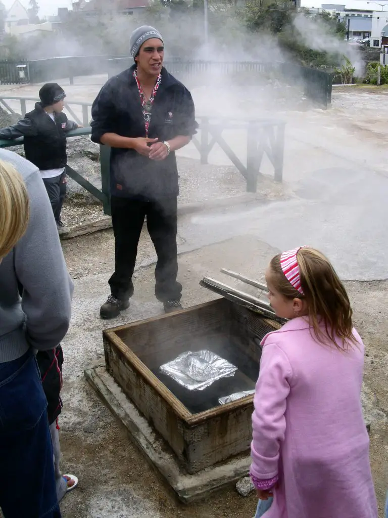 Cooking using geothermal heat in Rotorua